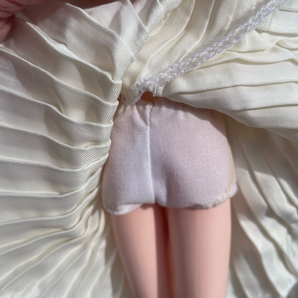 Marilyn Monroe 20th Century Fox Doll - Picture 5 of 5